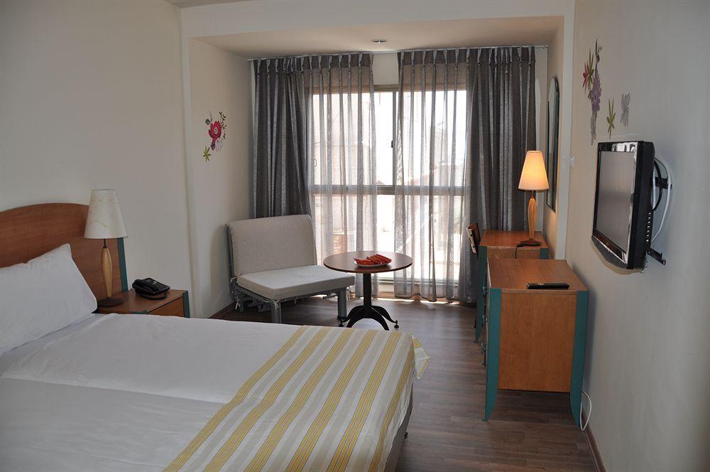 Royal Inn Тиверіада Екстер'єр фото